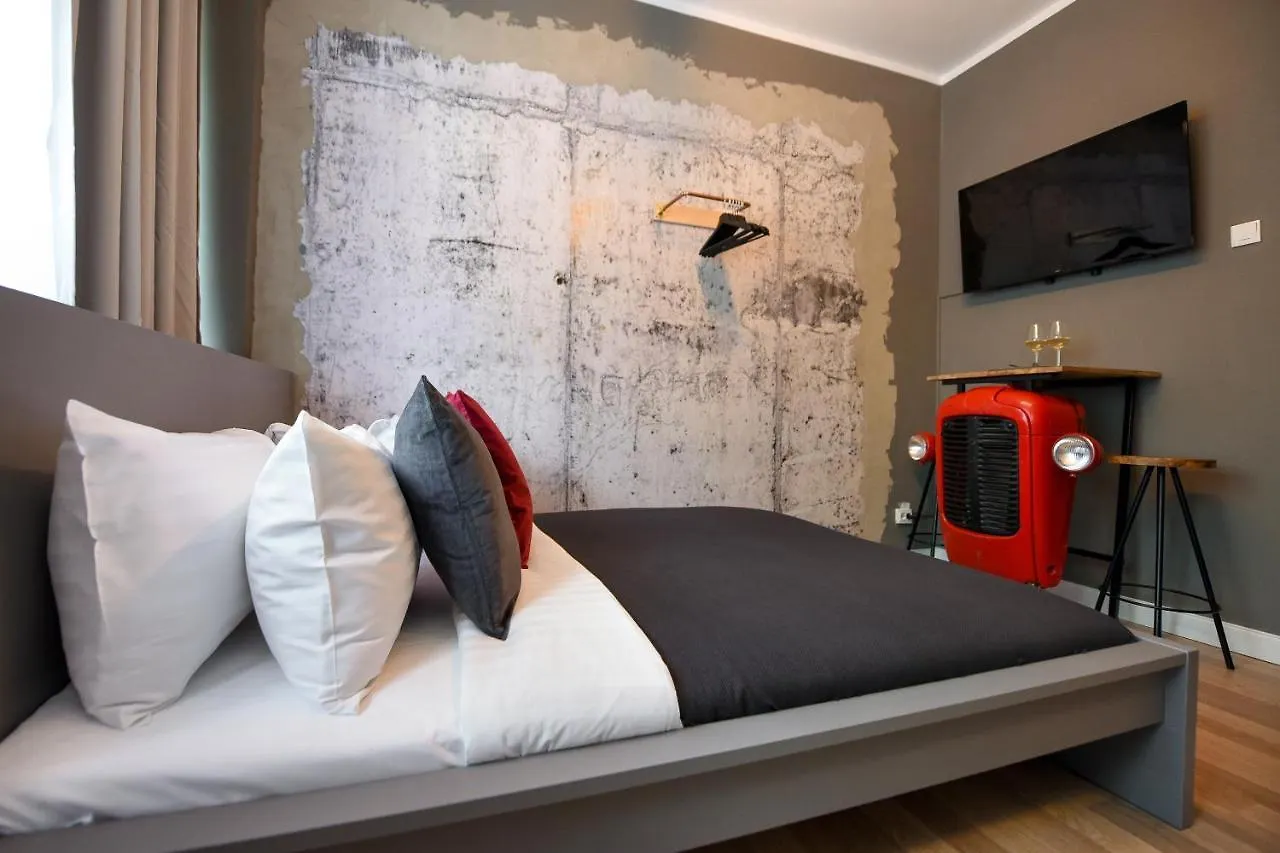 The Mini Industrial. Small Magheru Studio Apartment Bucharest