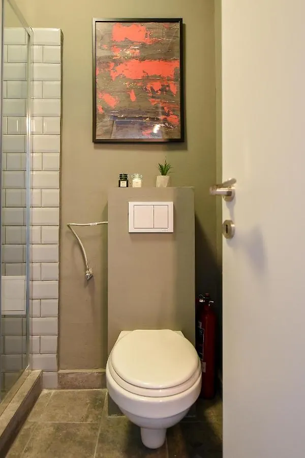 The Mini Industrial. Small Magheru Studio Apartment Bucharest